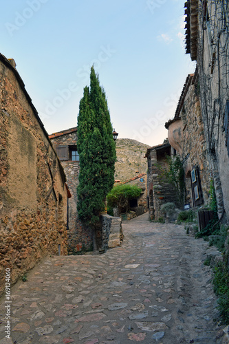 Castellnou pequeño pueblo de montaña
 photo