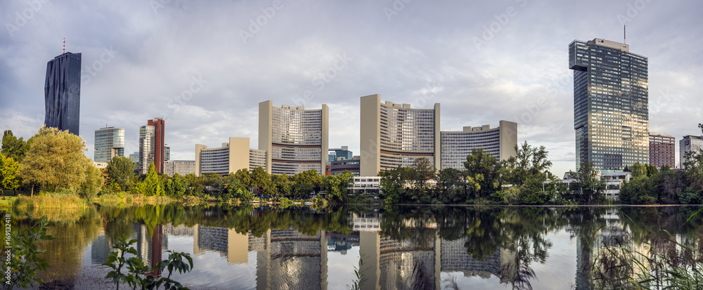 Fototapeta premium Uno City Wien - Donaucity