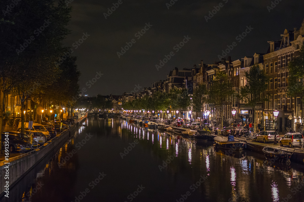 The canals of Amsterdam - beautiful at night
