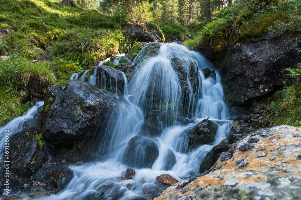 Kaskaden eines Bergbachs
