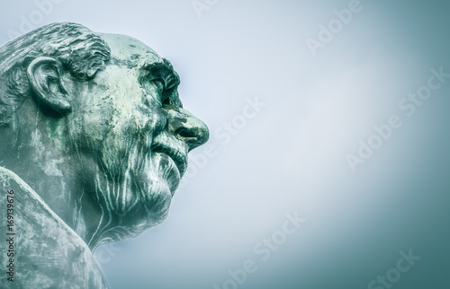 Niels Bohr sculpture 
