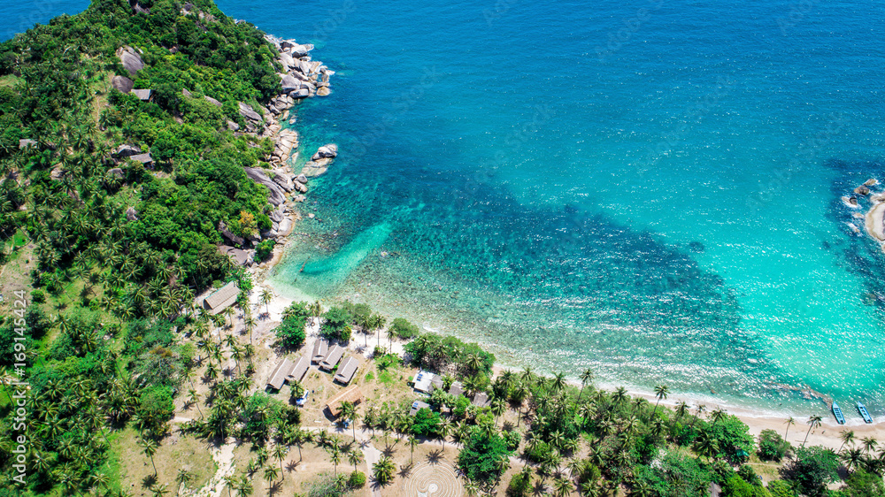 Green island and the sea