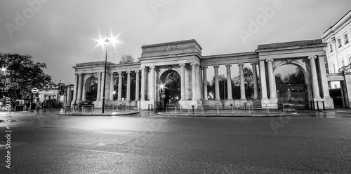 Hyde Park Corner London in the evening - LONDON / GREAT BRITAIN - DECEMBER 6, 2017 photo