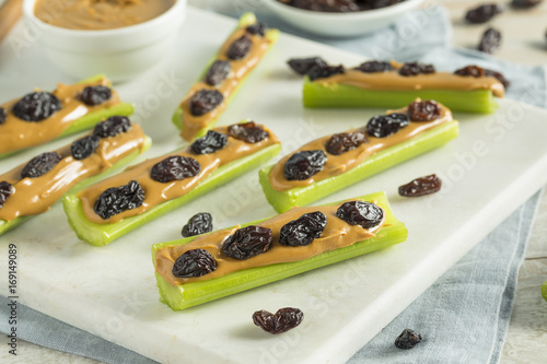 Bild auf Leinwand Homemade Ants on a Log Snack