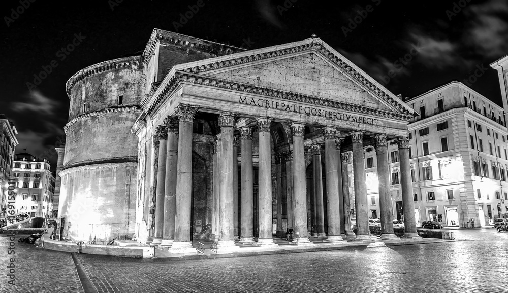 Obraz premium The oldest Catholic church in Rome - The Pantheon