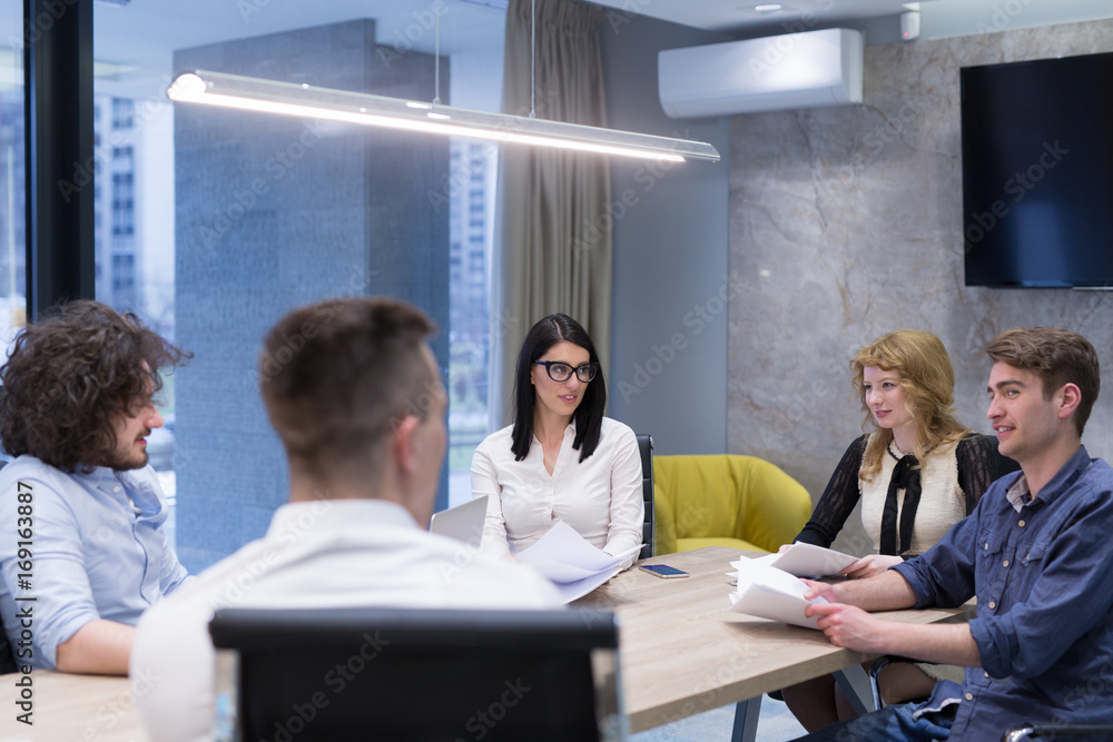 Fototapeta premium Startup Business Team At A Meeting at modern office building
