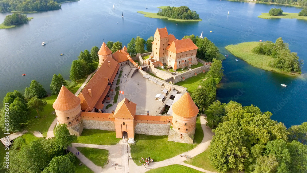 Naklejka premium Aerial view of Trakai Castle, Lithuania