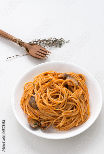 spaghetti shellfish with tomato sauce