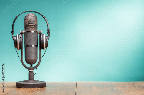 Bilde på lerret Retro big ribbon microphone and headphones on table front gradient aquamarine background