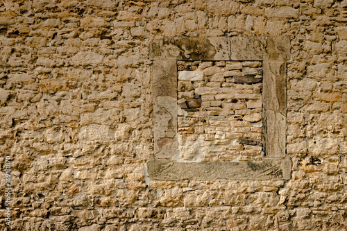 vermauertes Fenster photo