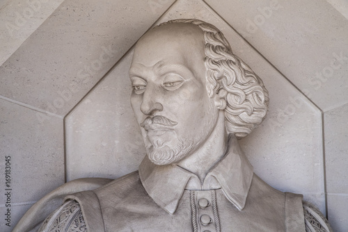 William Shakespeare Sculpture in London