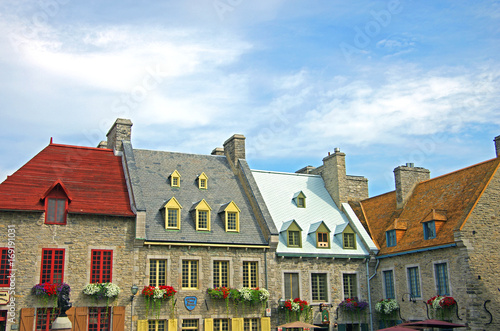 La place Royale Vieux Québec toits colorés photo