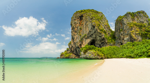 Ton Sai beach in Krabi © Netfalls