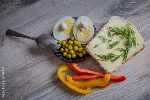 Breakfast. Egg, peas and bread photo