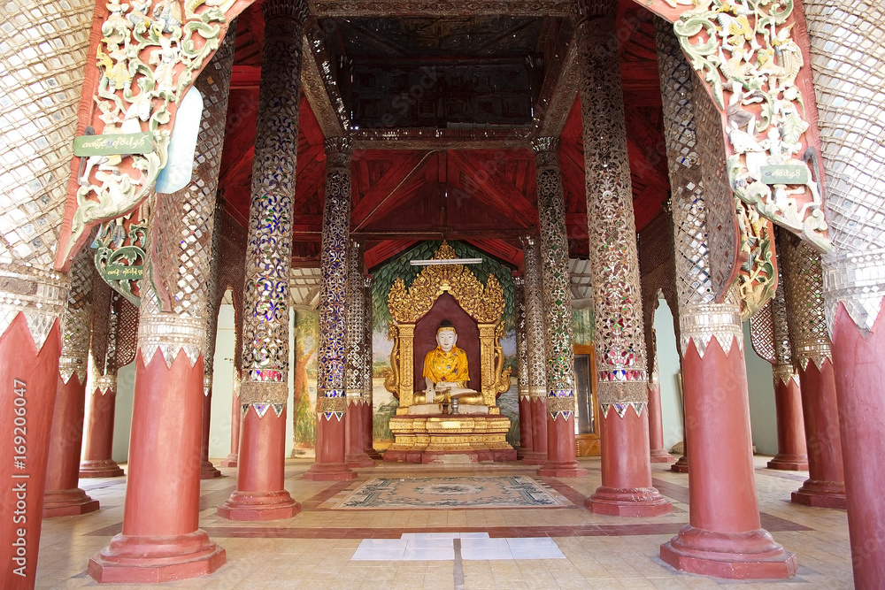 Shwezigon Pagoda, Bagan, Myanmar