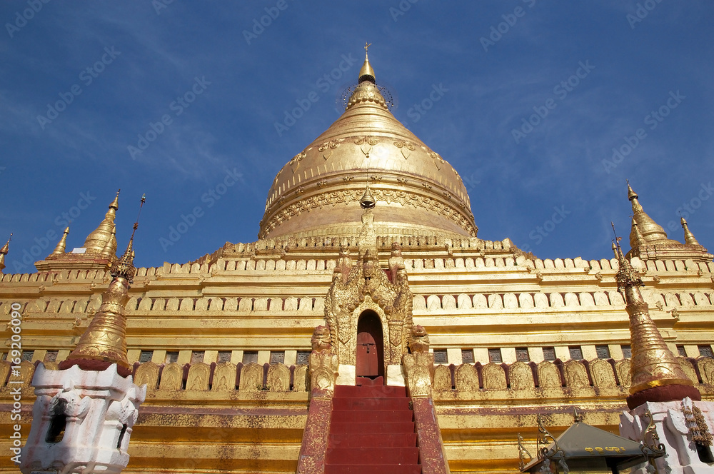 Fototapeta premium Shwezigon Pagoda, Bagan, Myanmar