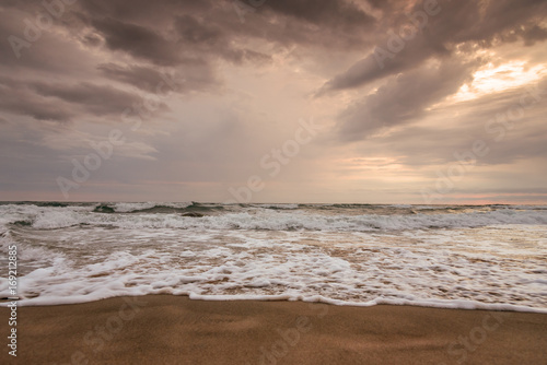 Fototapeta Naklejka Na Ścianę i Meble -  Majestic ocean sunset with a breaking wave