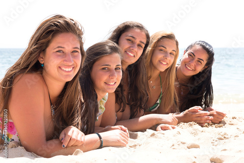 group of friends at the beach © verkoka