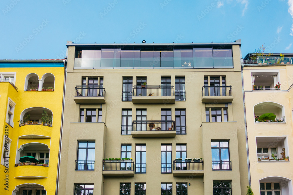 Obraz premium yellow, grey and brown buildings in a row at german street