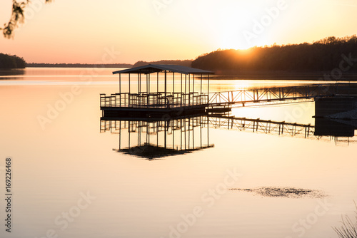 Fényképezés Sunset over lake, Springfield, Missouri