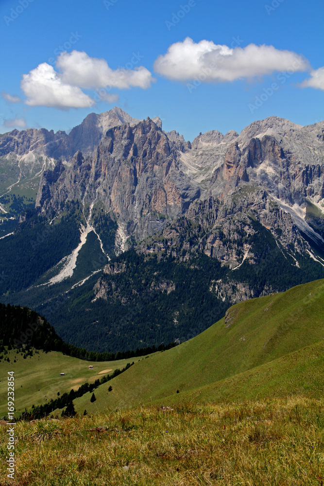 i dirupi di Larsec e il Catinaccio dalla Val Giumella; Val di Fassa, Trentino