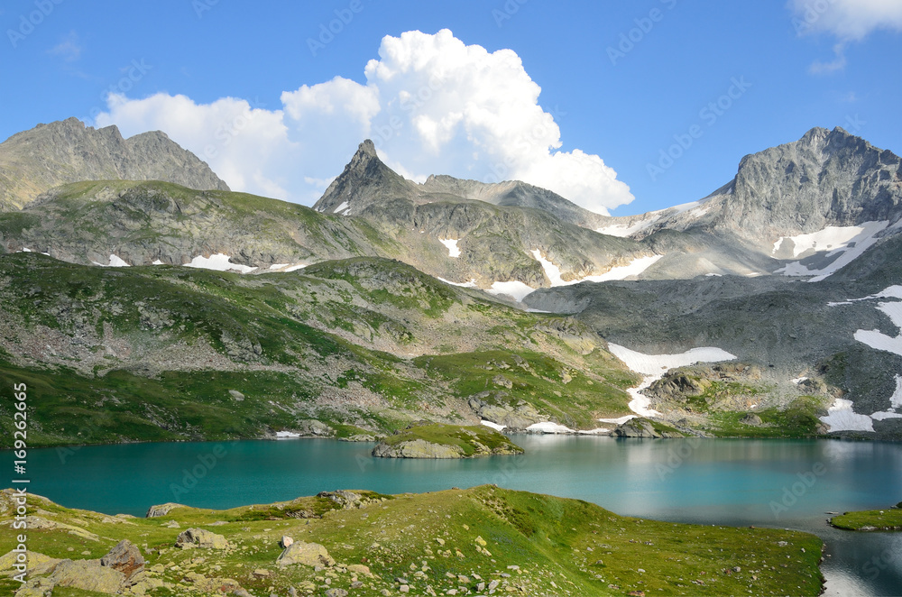 Россия, Кавказ, Имеретинское озеро летом