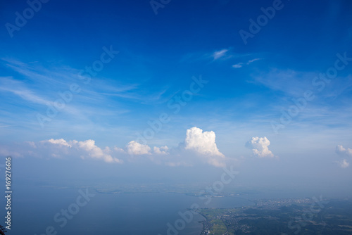 琵琶湖と青い空