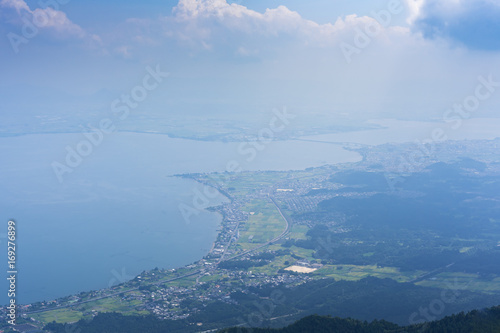 琵琶湖と青い空