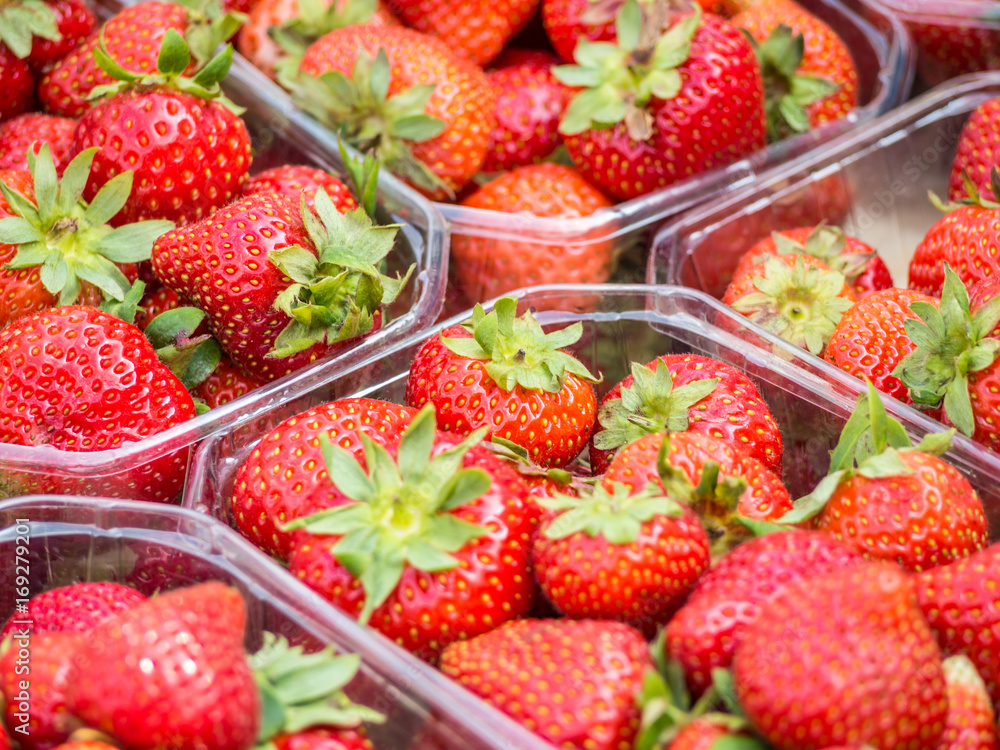 Erdbeeren auf dem Markt Erdbeeren auf dem Markt