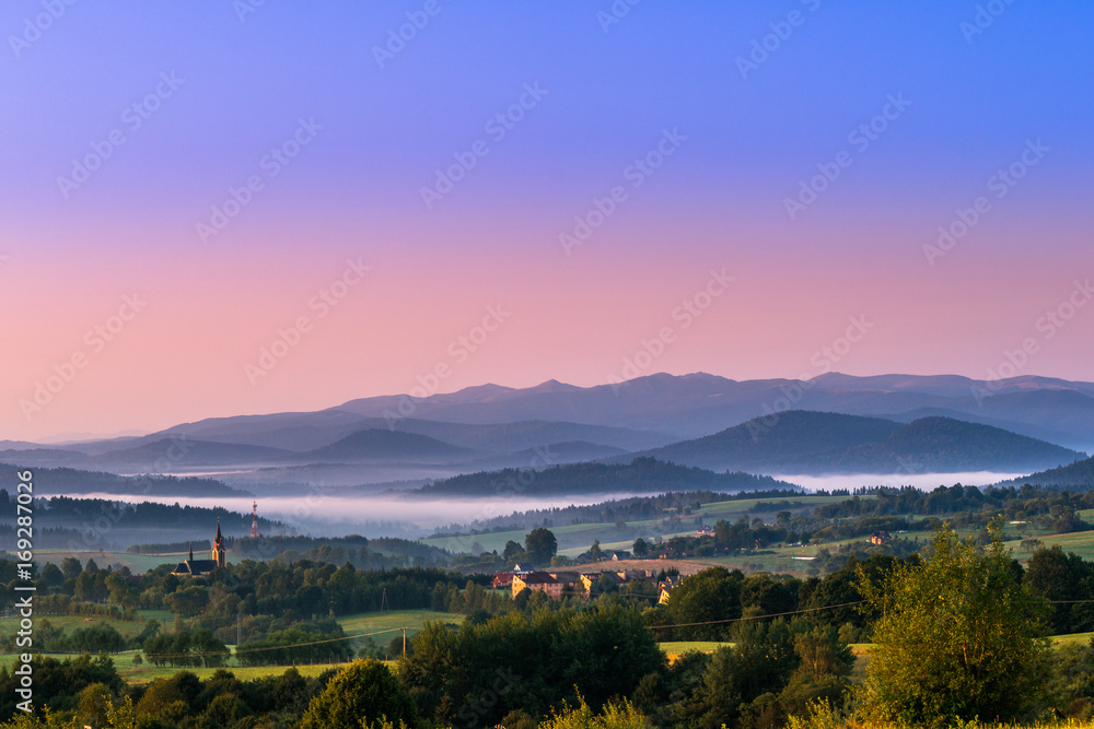 Fototapeta premium Bieszczady Widok na Lutowiska, w oddali Bieszczady wysokie