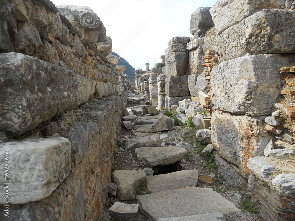 トルコのエフェソス遺跡石の通路