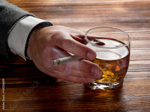 Double addiction to alcohol and cigarette