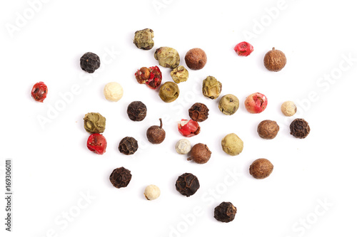 Fotografia Mixed of peppers hot, red, black, white and green pepper isolated on white background
