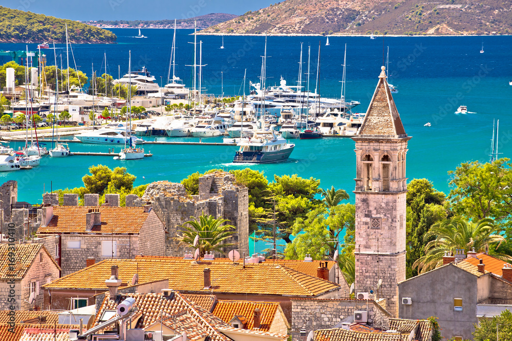 Naklejka premium Trogir landmarks and turquoise sea view