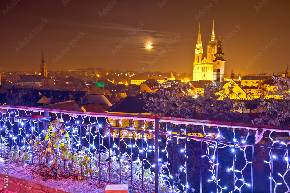 Fototapeta premium Zagreb cathedral and cityscape evening advent view