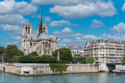  Paris, Notre-Dame cathedral in the ile de la Cite, sunny day
