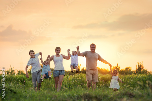 Large family with children © Evgenia Tiplyashina