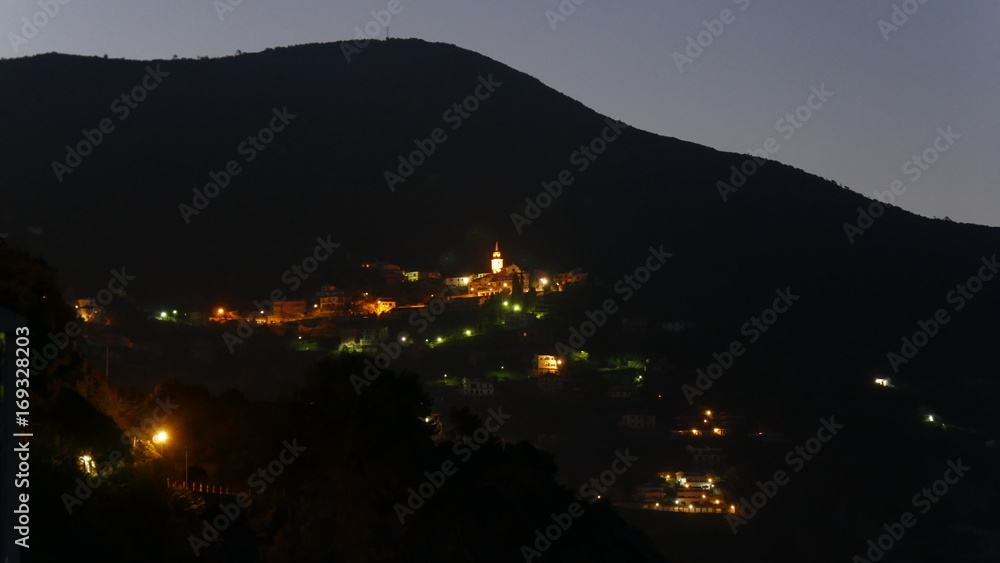 Baia di notte in Liguria