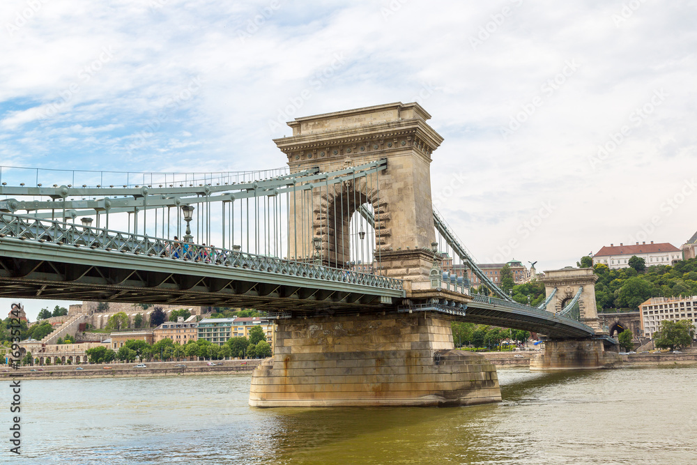 Obraz premium Szechenyi Chain bridge in Budapest