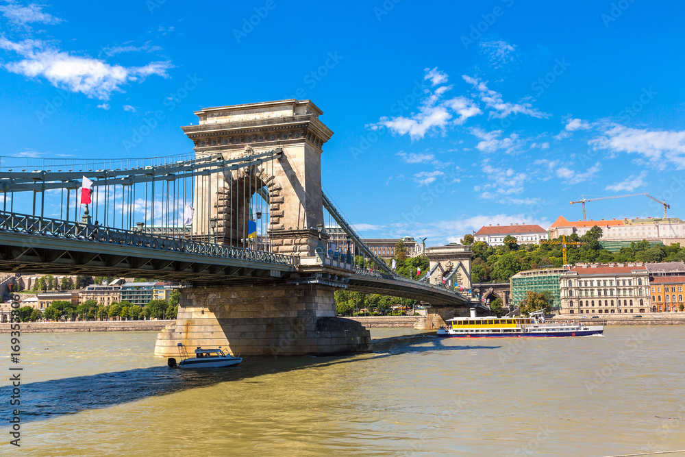 Obraz premium Szechenyi Chain bridge in Budapest
