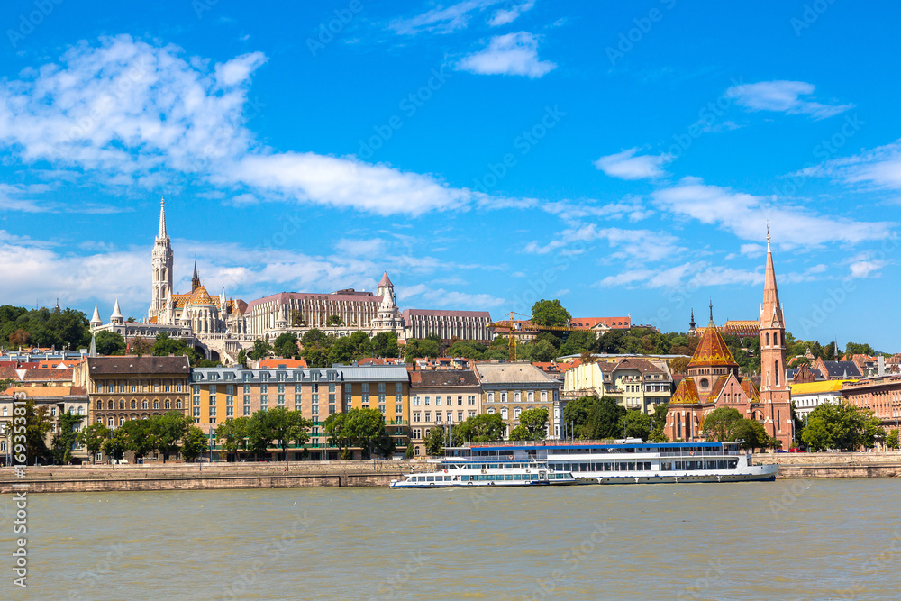 Obraz premium Budapest and river Danube