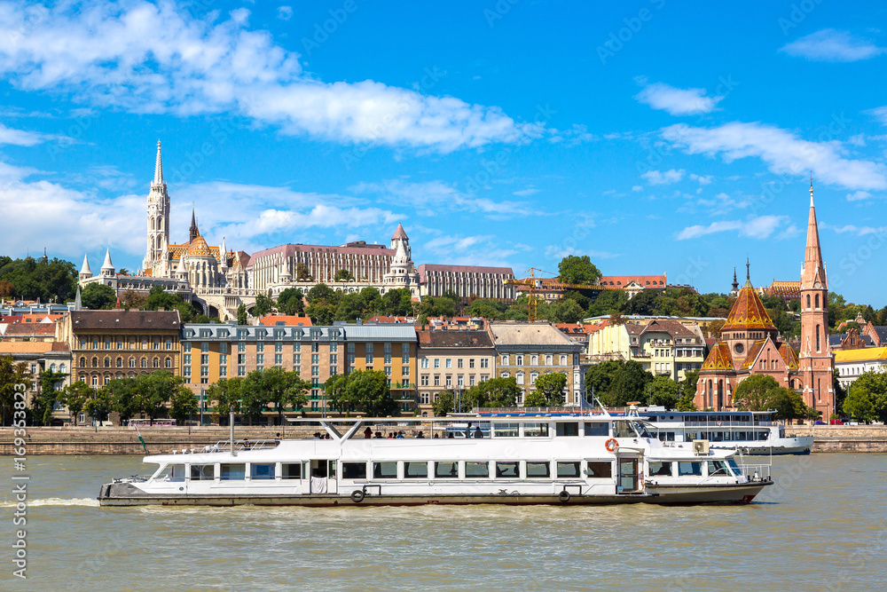 Fototapeta premium Budapest and river Danube