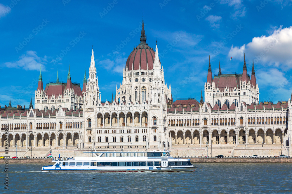 Fototapeta premium Parliament building in Budapest
