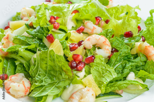 Salad with shrimp and pomegranate