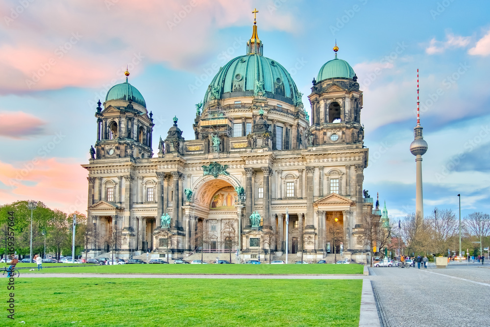 Obraz premium Dramatic sky with Berlin Cathedral and Television Tower in Berlin, Germany