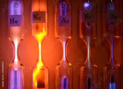 Canvastavla Tubes with inert gases excited with high voltage