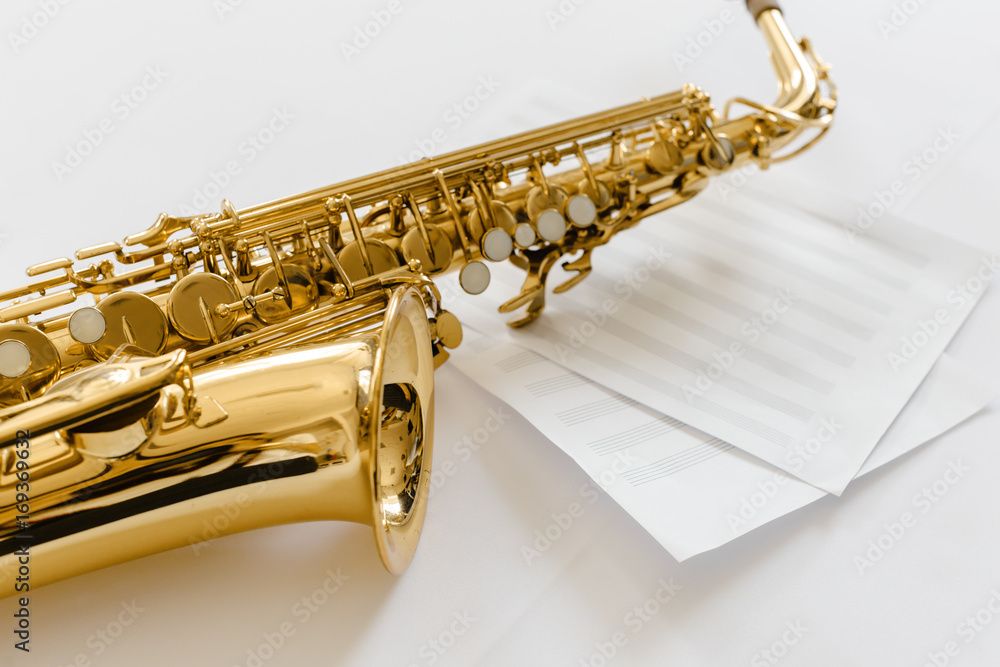 Obraz premium Saxophone keys closeup