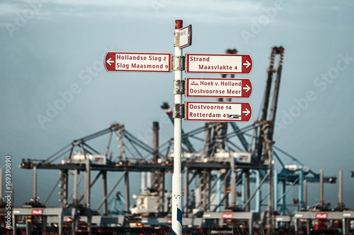 Bicycle route Maasvlakte, port of Rotterdam
