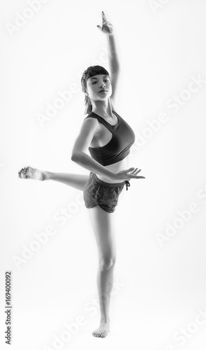 dancer women en studio © Andriy Petrenko