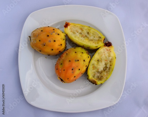 Kaktusfeigen für ein Dessert, Opuntien oder Opuntia ficus-indica